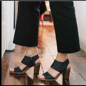 Toms Majorca sandal in navy